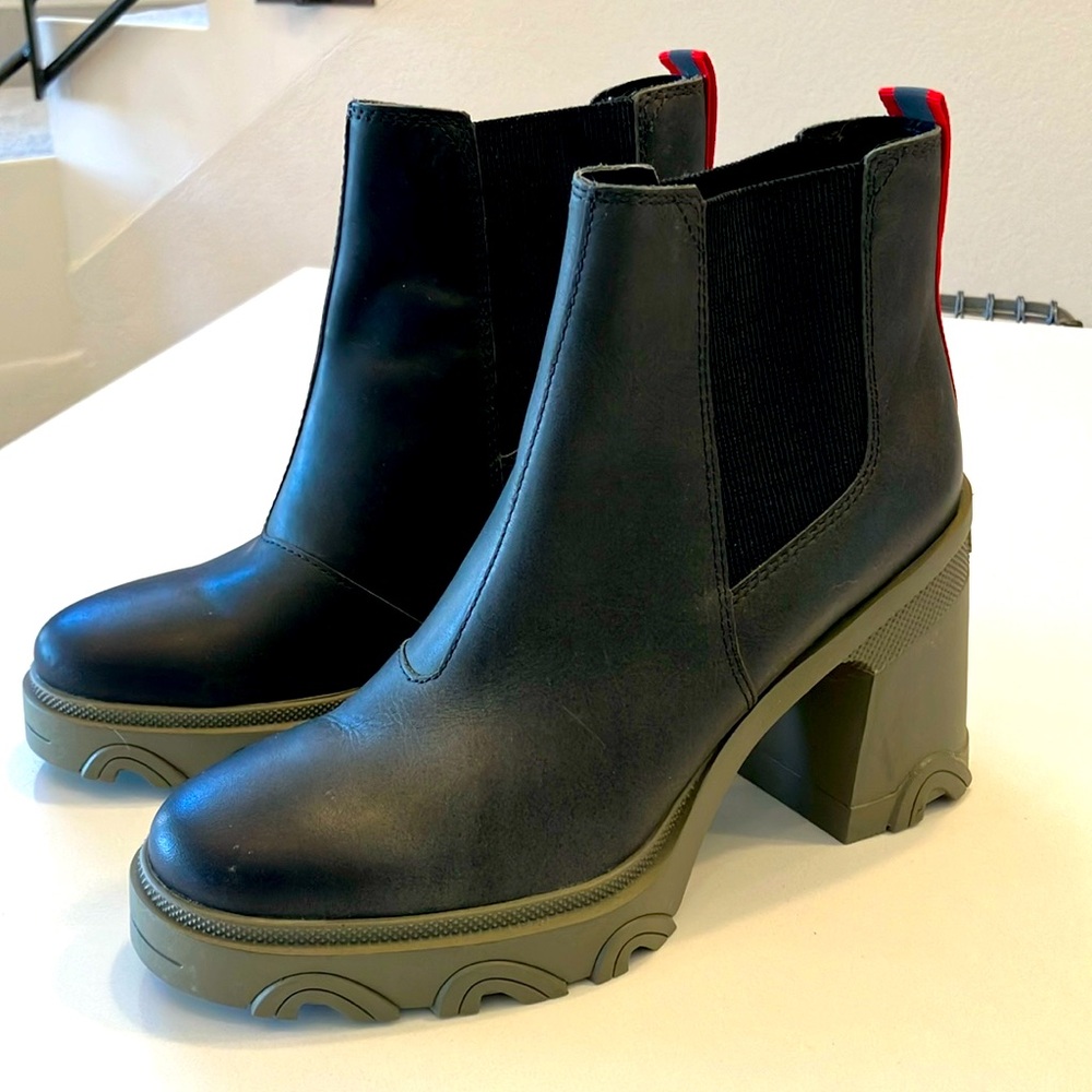 Sorel women’s platform boots, Braxton style, excellent condition